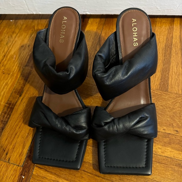 Alohas Heels - Picture 3 of 3